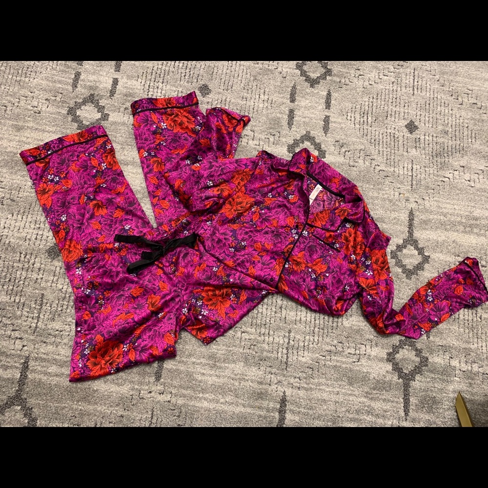 gilligan and o'malley pajama set purple Xs